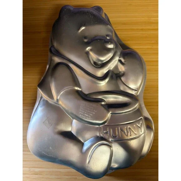 Wilton Disney Winnie the Pooh Cake Pan 1995 Aluminum Vintage 2105-3000 - Picture 2 of 3